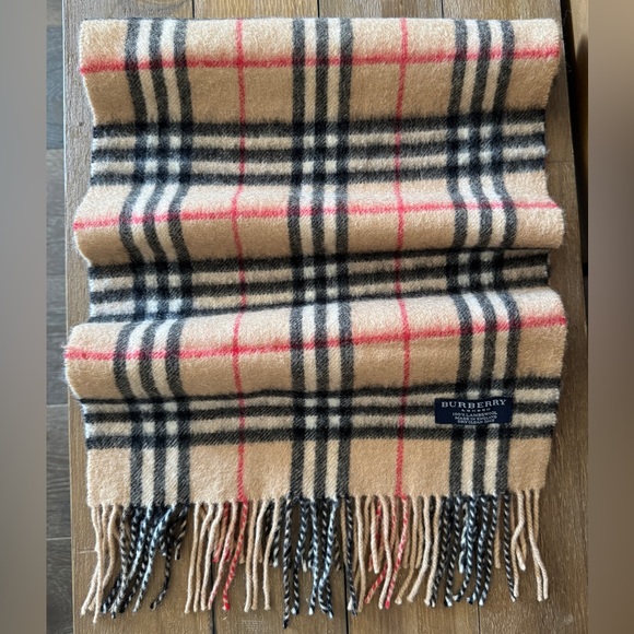 BURBERRY London Scarf in Traditional Novacheck Colorway. Excellent condition. - Picture 3 of 8